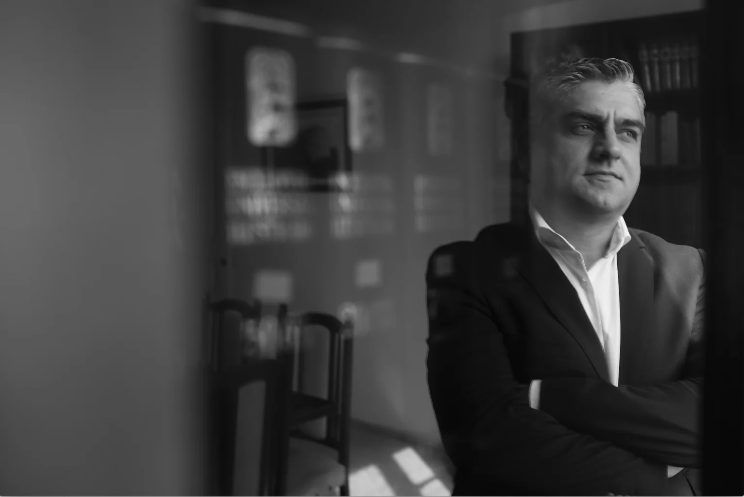 Isaac Hernández, Consultor político